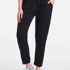 Lea H. Lea H Housut Ansgar